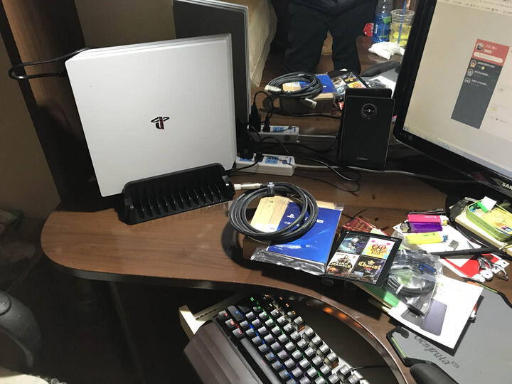 索尼(SONY)【PS4 Pro 国行游戏机】PlayStation 4 Pro 电脑娱乐游戏主机 1TB(白色) 晒单图