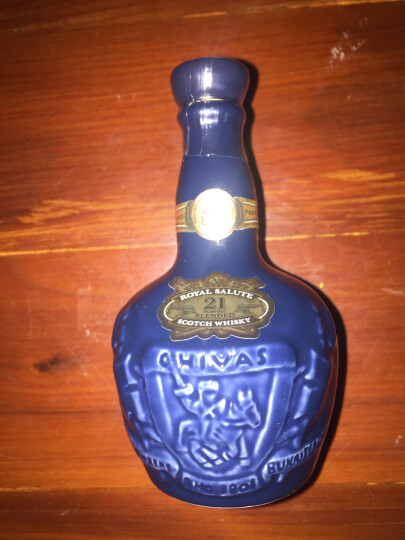 缺【侠风中国】皇家礼炮（Royal Salute）威士忌 原瓶进口洋酒（小酒办酒伴酒版） 皇家礼炮21年50ml（蓝色陶瓷瓶） 晒单图