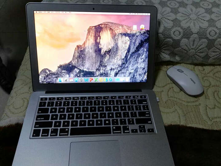 Apple MacBook Air 13.3英寸笔记本电脑 银色(
