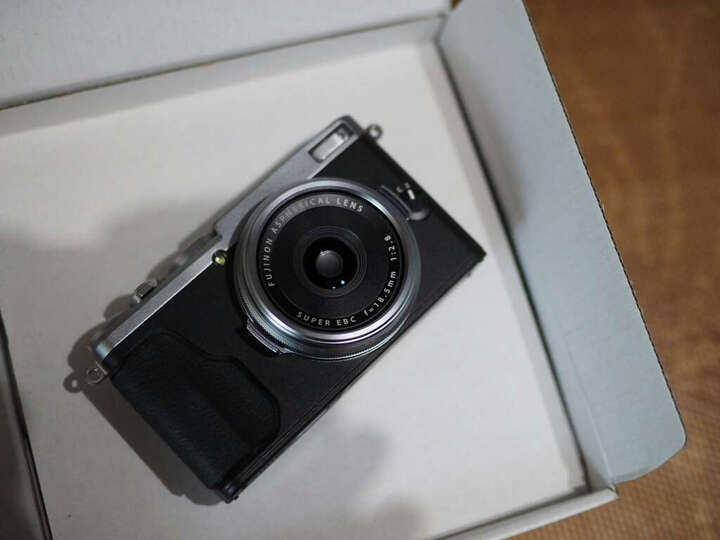 富士X70:大爱呀,机身小巧玲珑,方便携带。画质