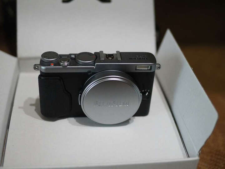 富士X70:大爱呀,机身小巧玲珑,方便携带。画质