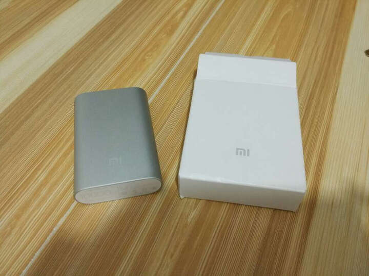 小米(MI)小米新款移动电源\/充电宝10000mAh 银