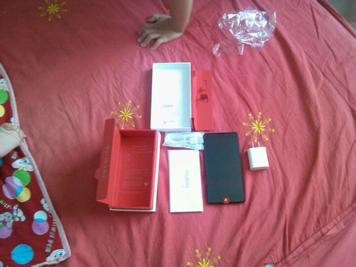 努比亚(nubia)小牛3 Z7 mini 4G手机(前黑后白)