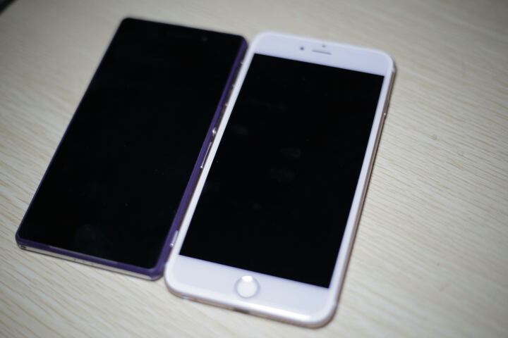 APPLEiPhone6s Plus:没啥说的 右上角缝隙可