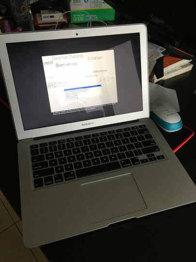 Apple MacBook Air 13.3英寸笔记本电脑 银色(