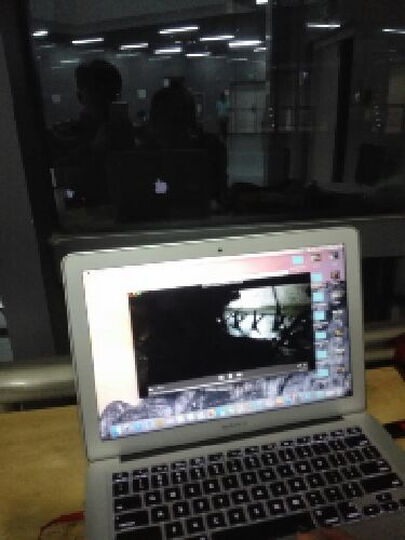 Apple MacBook Air 13.3英寸笔记本电脑 银色(