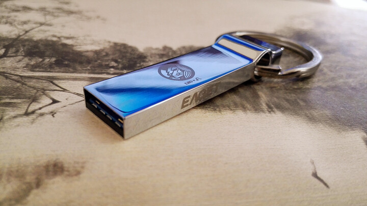 忆捷(EAGET) U90-32G USB3.0高速U盘银色个