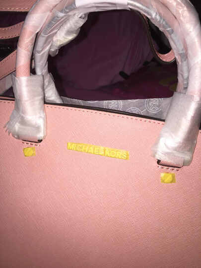 迈克.科尔斯单肩包:收到包包有惊喜到哦,颜色