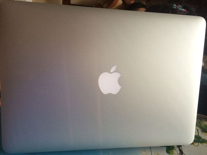Apple MacBook Air 13.3英寸笔记本电脑 银色(