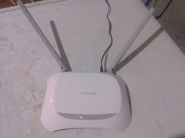 TP-LINK TL-WR842N 300M无线路由器--用来桥