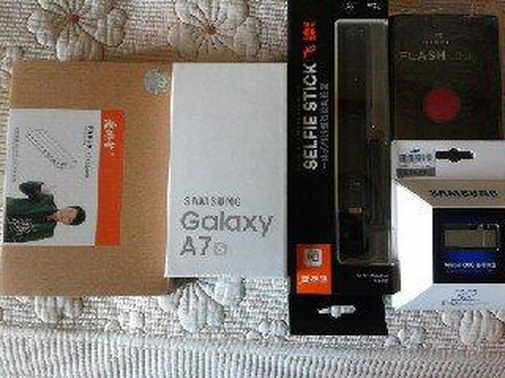 三星 Galaxy A7 (SM-A7100) 魔幻金 全网通4G