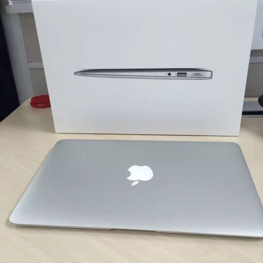 Apple MacBook Air 11.6英寸笔记本电脑 银色(