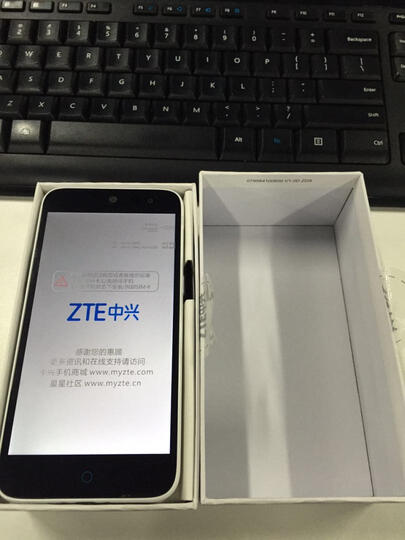 中兴 Blade A1(C880U) 16G 灵动白 移动4G手机