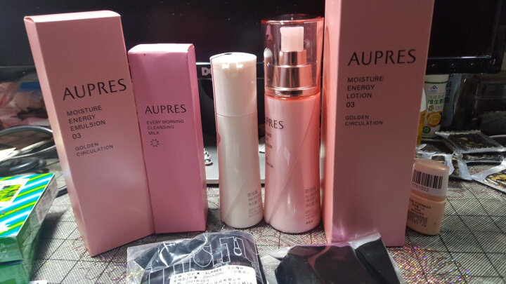 欧珀莱（AUPRES）活力套装（滋润水170ml+滋润乳130ml+基础型精华30ml+育肤棉100片+赠品12件套）. 晒单图