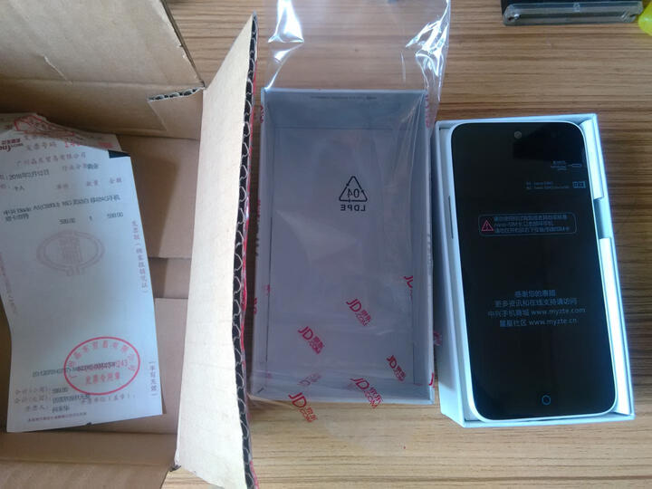 中兴 Blade A1(C880U) 16G 灵动白 移动4G手机