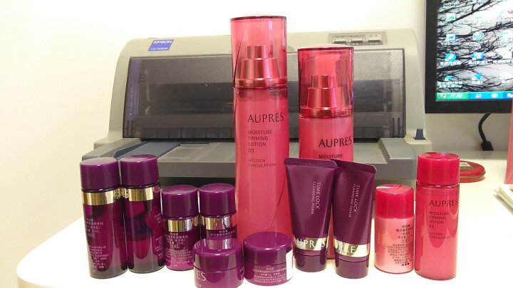 欧珀莱（AUPRES）弹力套装（滋润水170ml+滋润乳130ml+加强型精华30ml+育肤棉100片+赠品13件套）. 晒单图