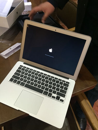 Apple MacBook Air 13.3英寸笔记本电脑 银色(