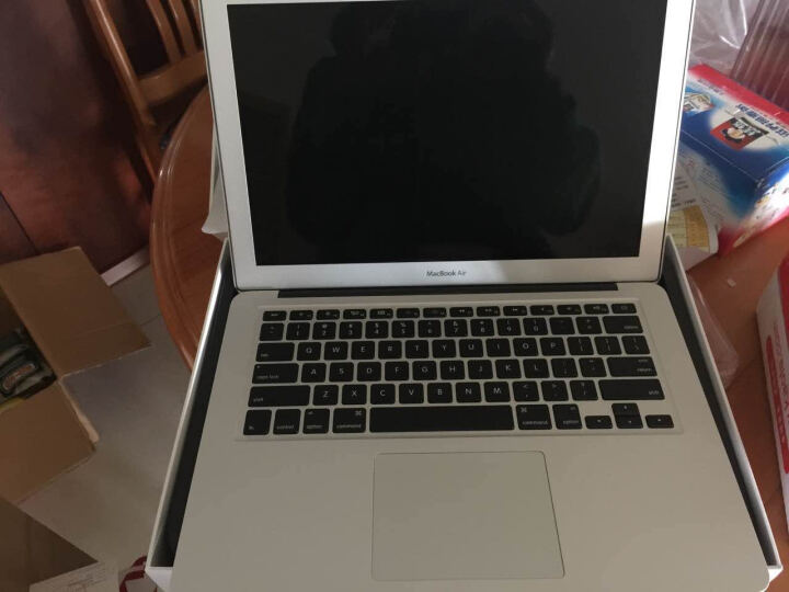 Apple MacBook Air 13.3英寸笔记本电脑 银色(