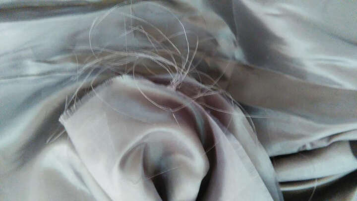 路铭:衣服质量差,布料较粗糙,做工较差,刚收到