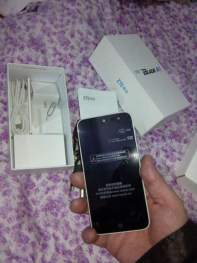 中兴 Blade A1(C880U) 16G 灵动白 移动4G手机
