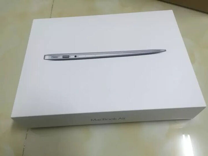 Apple MacBook Air 13.3英寸笔记本电脑 银色(