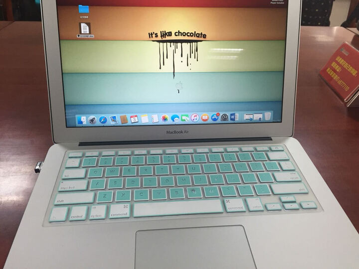 Apple MacBook Air 13.3英寸笔记本电脑 银色(