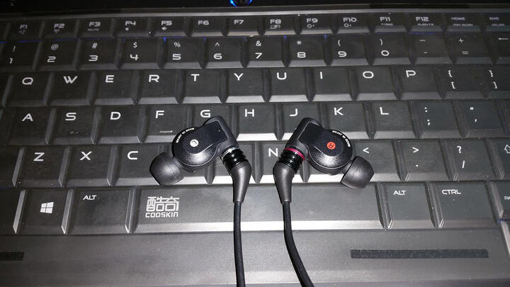 索尼NWZ-ZX1:相对于ZX100和ZX2,如果是直推