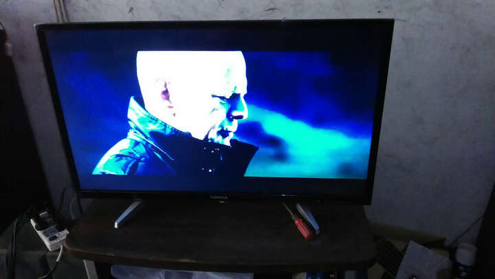 核网络wifi卧室平板液晶电视(黑色)--刚装上,用移