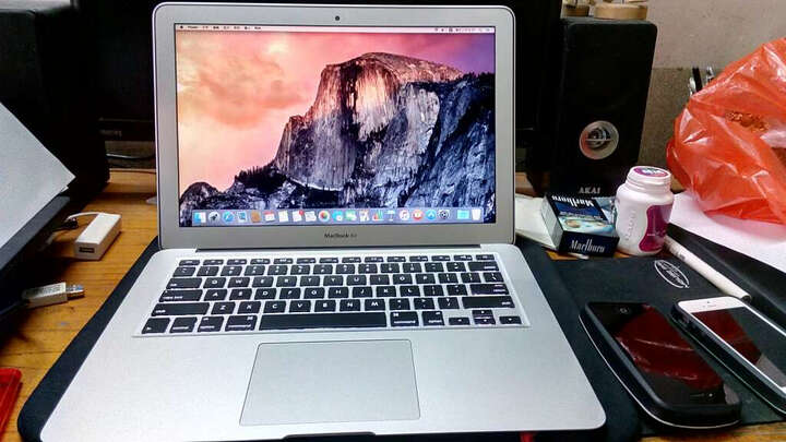 Apple MacBook Air 13.3英寸笔记本电脑 银色(