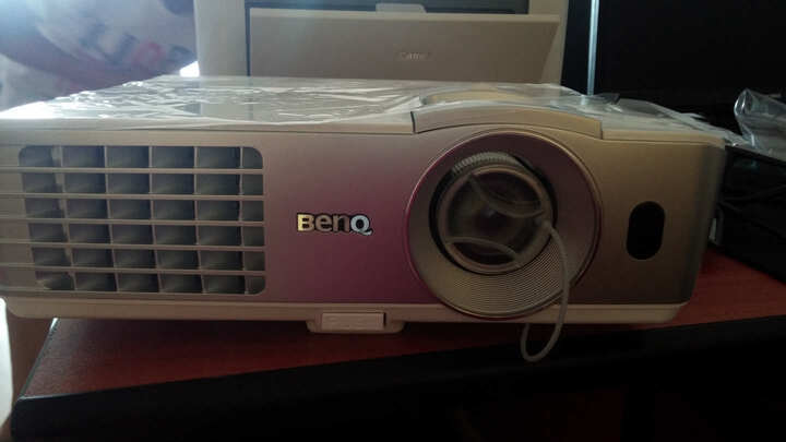 明基W1070:开着空调,使用1.5小时后竟然因为