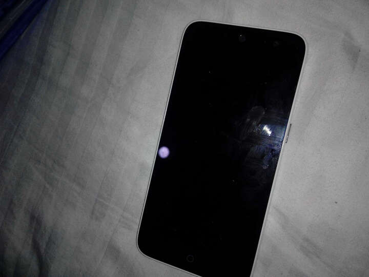 中兴 Blade A1(C880A) 16G 灵动白 全网通版 双