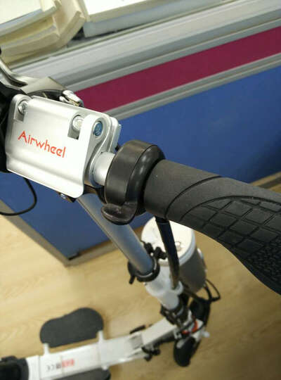 Airwheel 爱尔威电动滑板车 锂电池折叠迷你电动车 城市便携电瓶车 Z3 15-20KM 晒单图