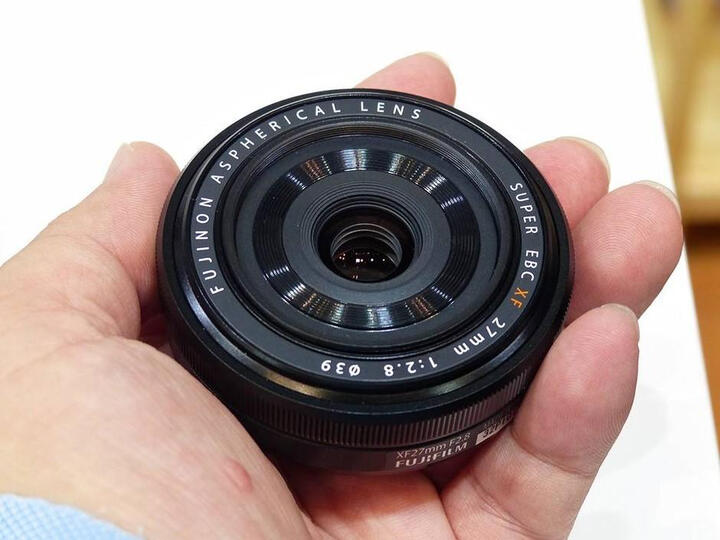 富士(FUJIFILM)XF27mm F2.8 饼干镜头 仅78克