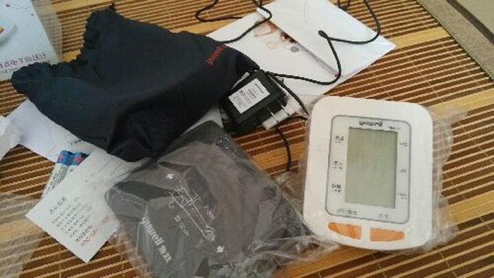 鱼跃 电子血压计(上臂式) YE660C--看着还不错