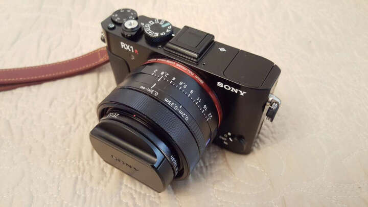 索尼(SONY)RX1RM2全画幅黑卡数码相机 35m