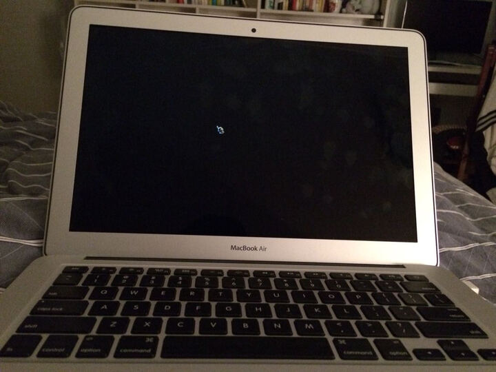 Apple MacBook Air 13.3英寸笔记本电脑 银色(