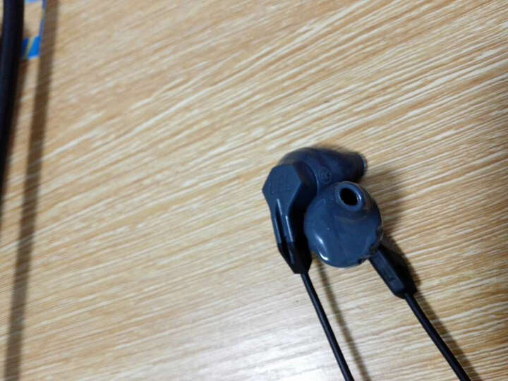 JBL Grip 200 运动耳机 入耳式 防脱落技术 支持