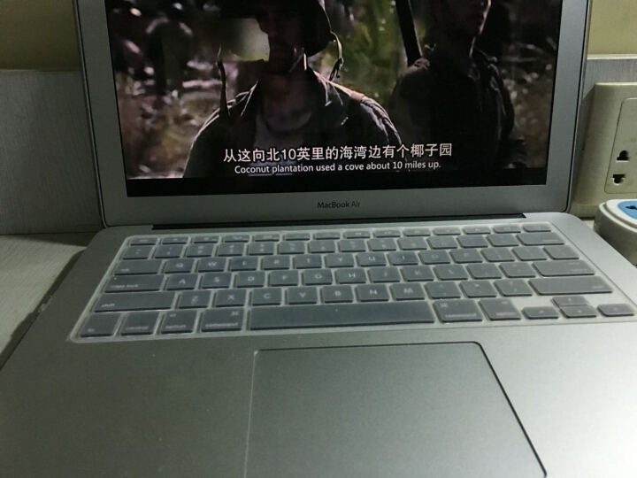 Apple MacBook Air 13.3英寸笔记本电脑 银色(