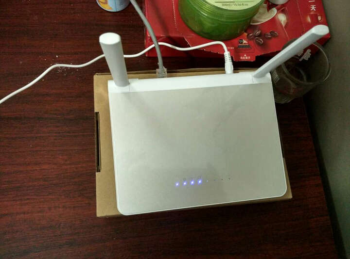 线路由器 (冰川银)--很漂亮,信号稳定,京东快递很
