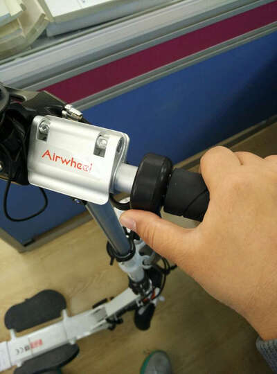 Airwheel 爱尔威电动滑板车 锂电池折叠迷你电动车 城市便携电瓶车 Z3 15-20KM 晒单图