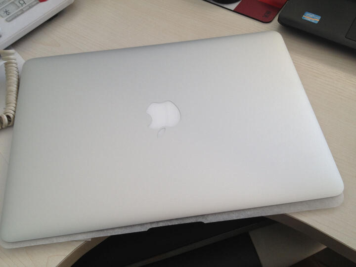 Apple MacBook Air 13.3英寸笔记本电脑 银色(