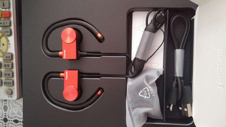 1more运动蓝牙耳机 红色:快递很棒,包装也很精