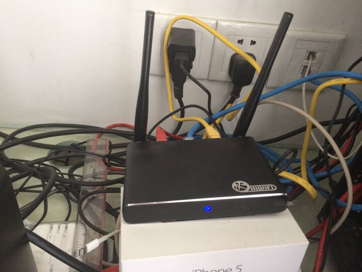 极路由HC5761:极2开箱 5G频段,3倍于2.4G频