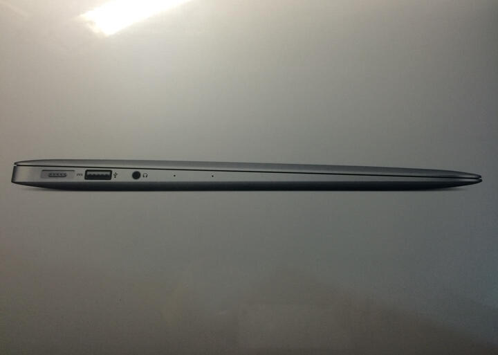 Apple MacBook Air 13.3英寸笔记本电脑 银色(