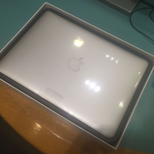 Apple MacBook Air 13.3英寸笔记本电脑 银色(