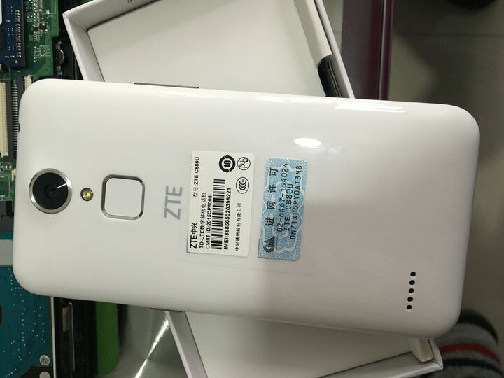 中兴 Blade A1(C880U) 16G 灵动白 移动4G手机