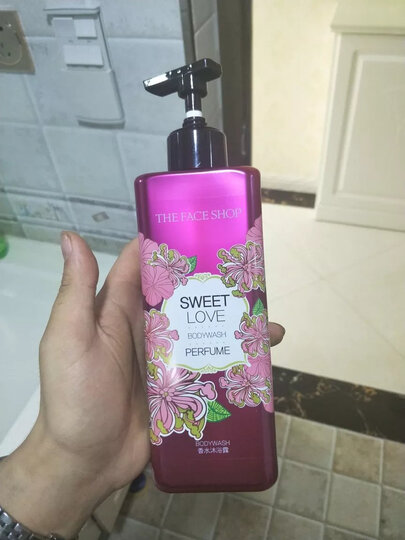 LG菲诗小铺 The Face Shop 挚爱玫瑰花香 沐浴露 500ml 男女通用沐浴乳 补水保湿 持久留香 晒单图