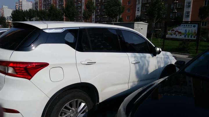 尼拉(NIRA):车膜已经贴了两周了,从里面往外看