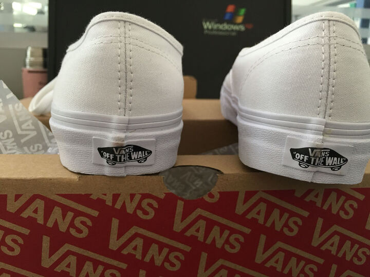 vans:鞋子后面的标志给磨花了 鞋子还可以 幸