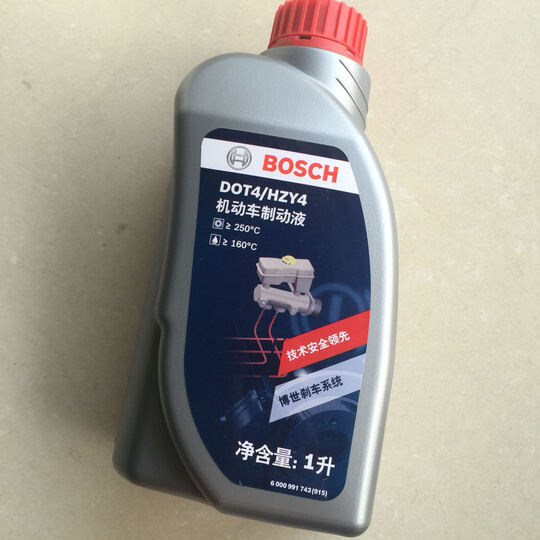 博世(BOSCH)DOT4 刹车油/制动液 1L塑料桶装 通用标准型(干沸点250℃/湿沸点160℃)进口原料国内调配 一升装 晒单图